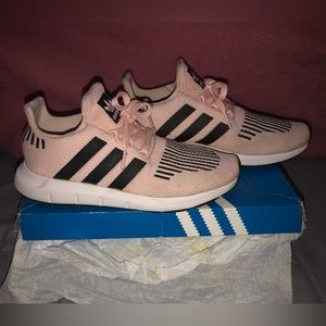Kids Adidas Swift Run - Pink